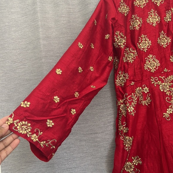 Beautiful red embroidered silk jacket with kundan work anarkali Bridal dress - Picture 6 of 14